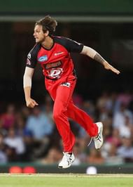 SYDNEY, AUSTRALIA - JANUARY 09: James Pattinson of the Renegades bowls during the Big Bash League match between the Sydney Sixers and the Melbourne Renegades at Sydney Cricket Ground on January 9, 2017 in Sydney, Australia.  (Photo by Brendon Thorne/Getty Images)